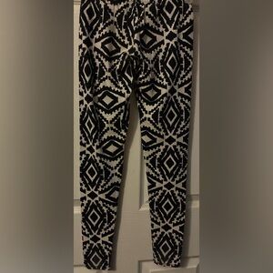 Black and White Geometric Patterned Leggings